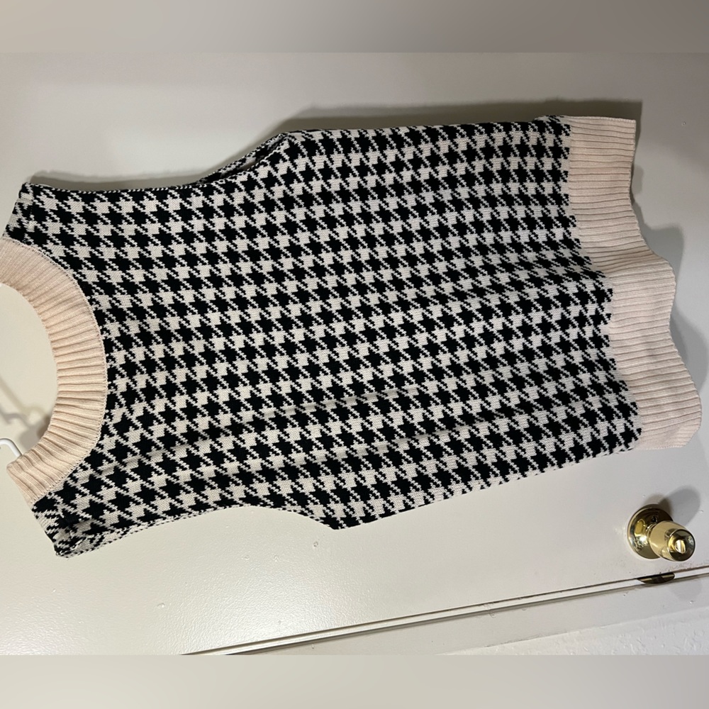 Vest - Picture 3 of 4